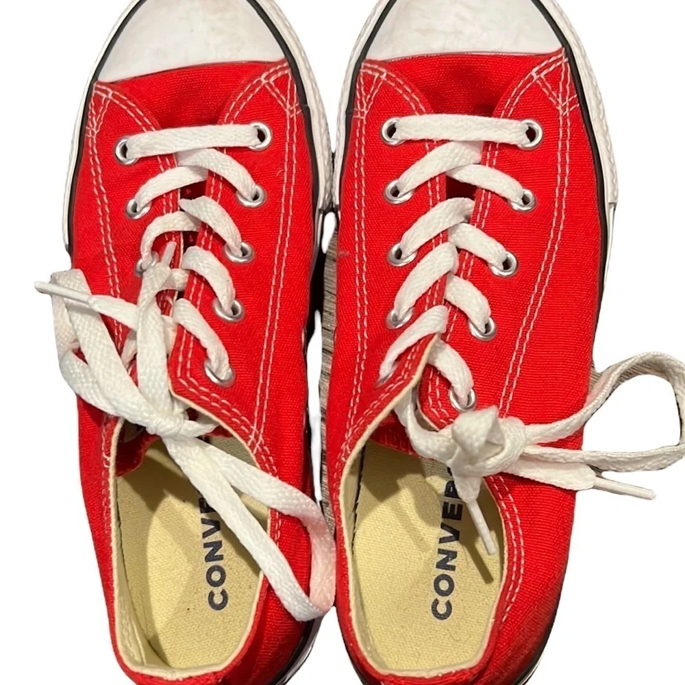 CONVERSE RED SNEAKERS size 2.5